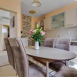 Markos